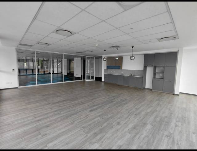 1,005M² OFFICE TO LET IN BRYANSTON
